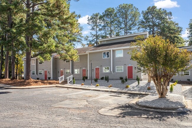 Building Photo - Beautifully Renovated Townhouse Near Downtown Clayton- EARN A MOTH OF UTILITIES!!