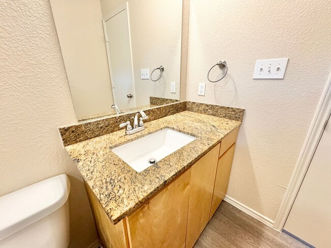 Building Photo - Updated 4 Bed 2.5 Bath Home - Close to TWU!