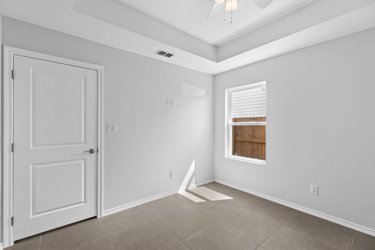 Building Photo - 664 Marrs Ave