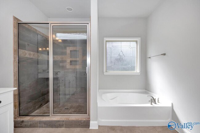Building Photo - 207 Blackwood Dr NW