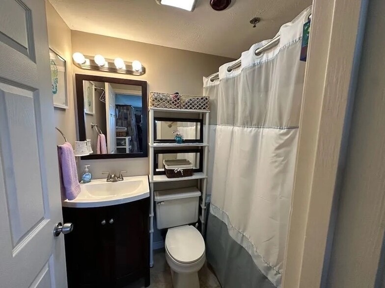 Building Photo - 500 Winnacunnet Rd