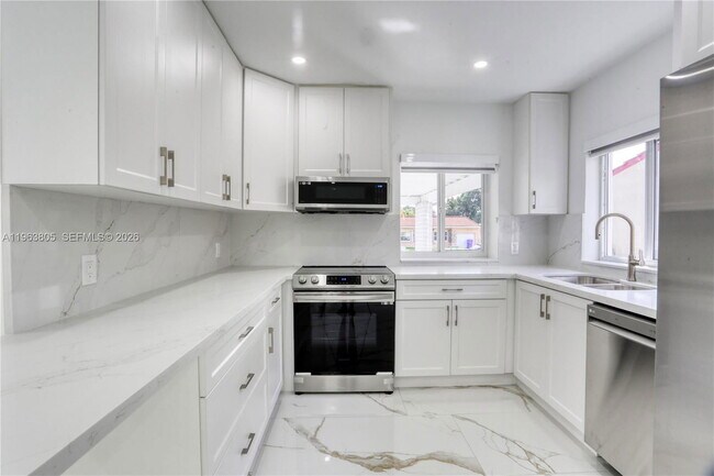 Building Photo - 3305 SW 2nd St