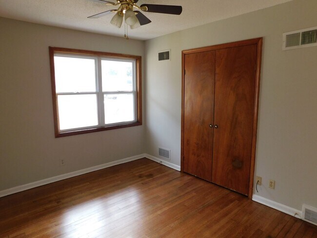 Building Photo - 8349 Cedarbrush Dr