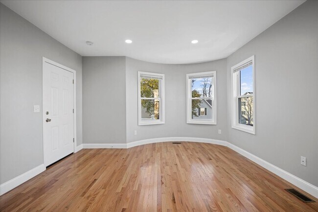 Building Photo - 9 Upsala St