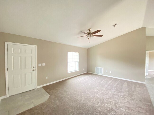Building Photo - Desirable SW Ocala Neighborhood 3/2/2 *WON...