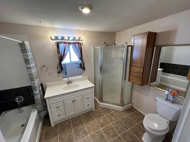 Building Photo - 3147 Skyview Ave