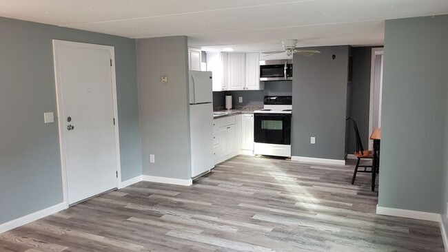 Building Photo - Newly Renovated 2br 1ba Mobile Home