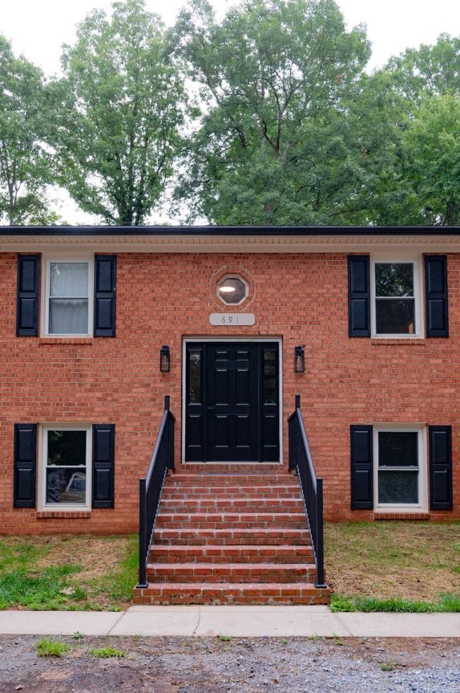 Building Photo - 691 Timberlake Dr