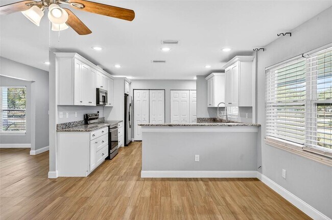 Building Photo - 1012 W Adalee St