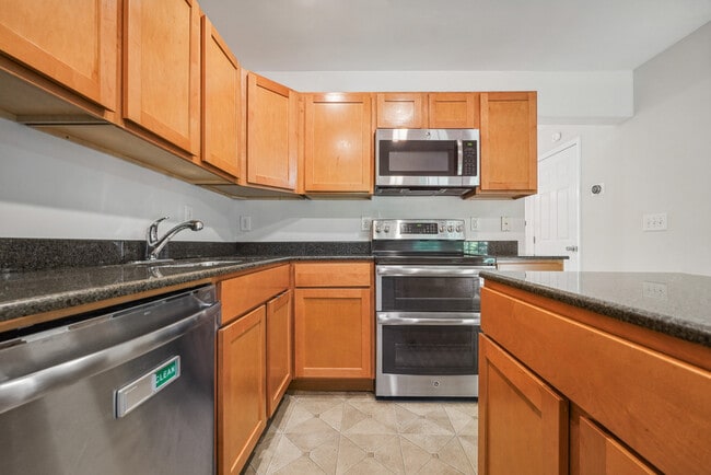 Building Photo - 7811 River Field Dr
