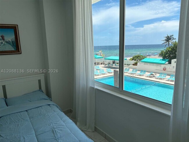 Building Photo - 3725 S Ocean Dr