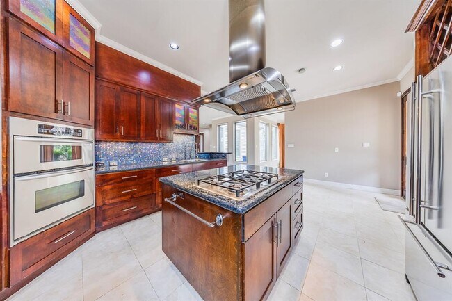 Building Photo - 11503 Lakeside Pl Dr