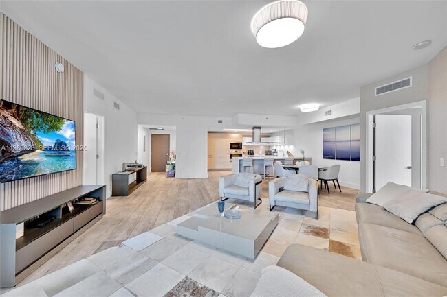 Building Photo - 17111 Biscayne Blvd