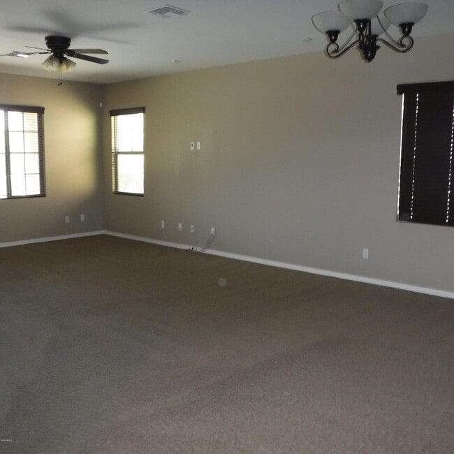 Building Photo - 3391 E Yellowstone Pl