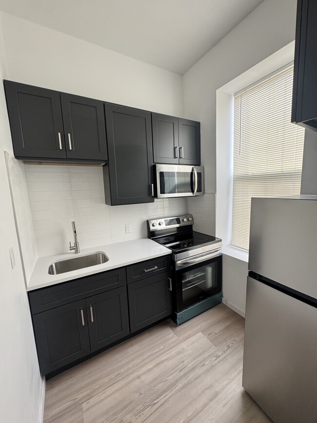 Building Photo - 839 S Jackson St