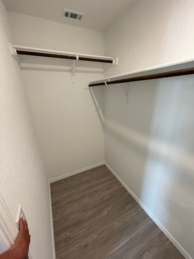 Building Photo - For Rent: Modern 3 Bed | 2 Bath | 2-Car Garage Home in Mission del Lago Community