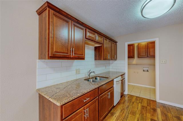 Building Photo - 1912 N Irving Heights Dr