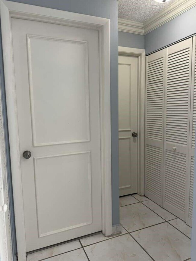 Building Photo - 10324 Boca Bend W