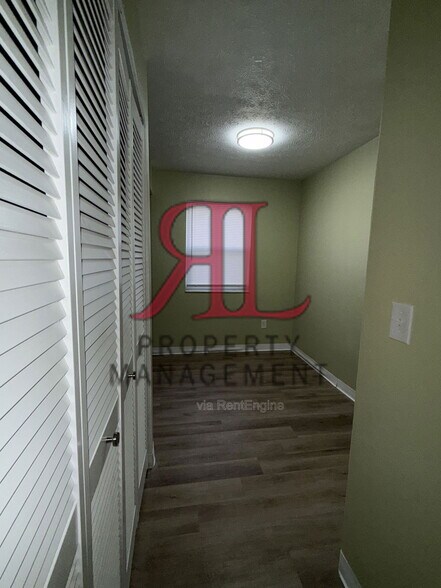 Building Photo - 596 E Gates St