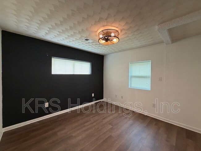 Building Photo - 28 Gillis Rd