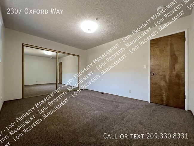 Building Photo - 2307 Oxford Way