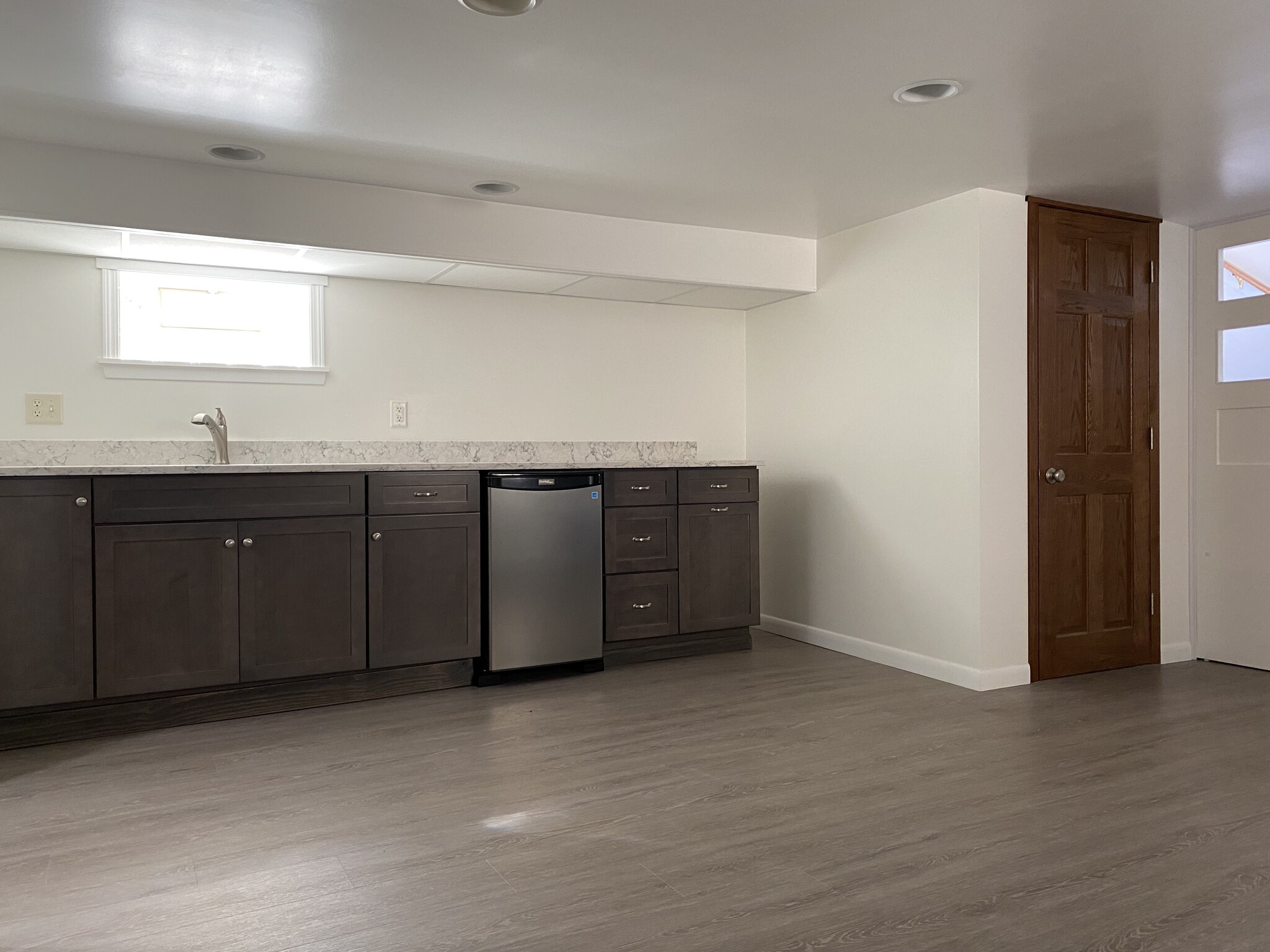 Building Photo - 2346 W Dickens Ave