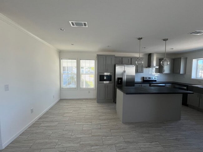 Building Photo - 18 Eland Dr