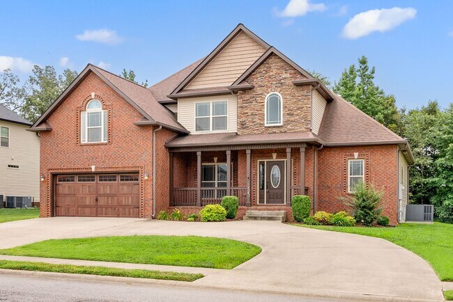 Building Photo - Pet Friendly Four Bedroom with Bonus!