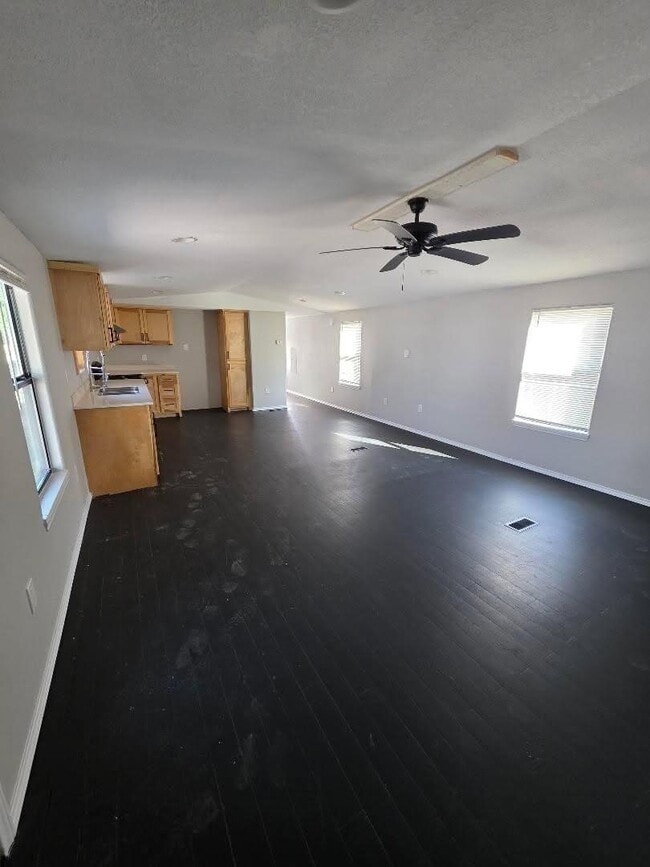 Building Photo - 310 Paddock St