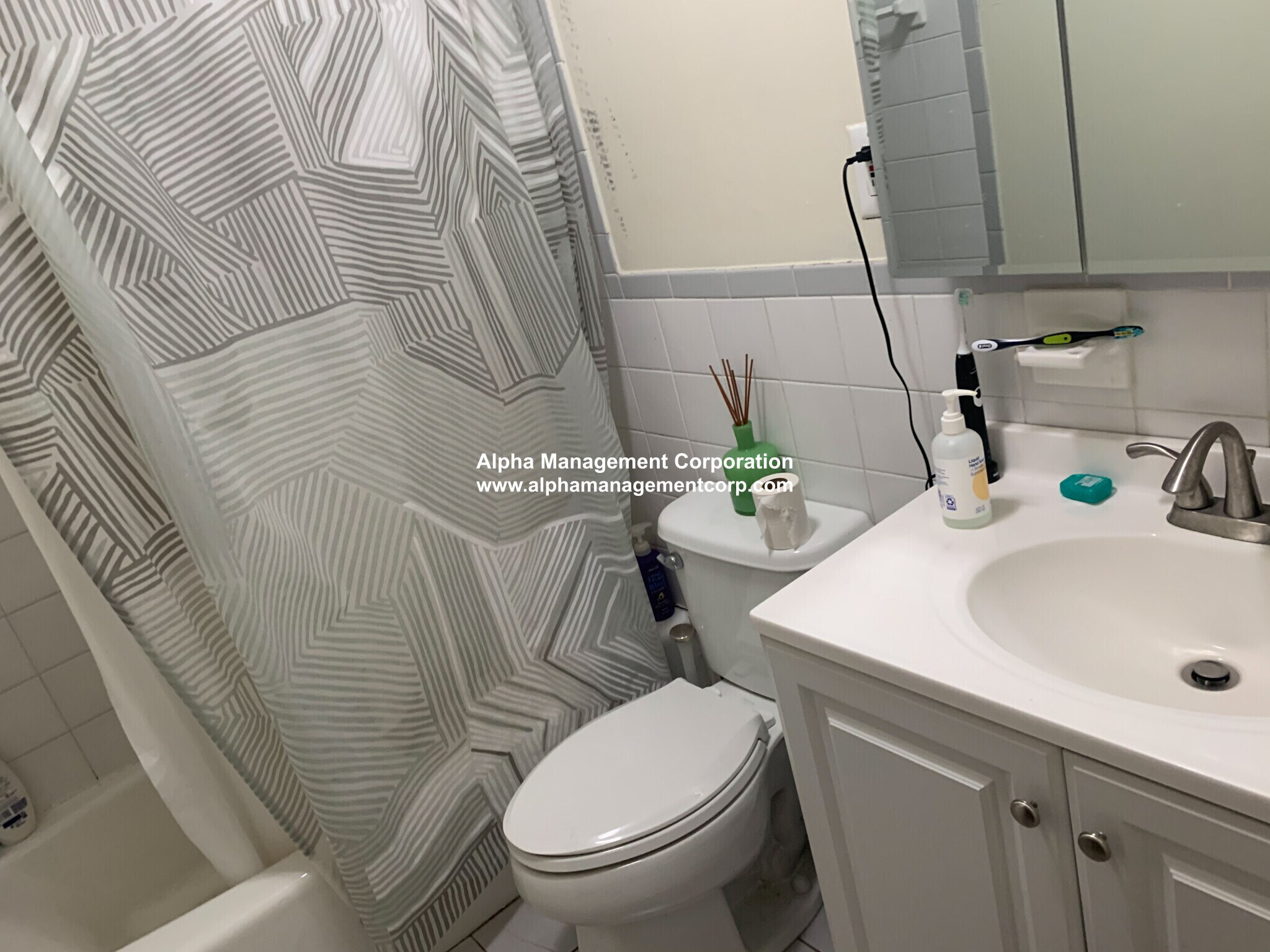 Building Photo - 533 Newbury St