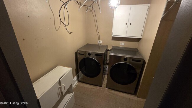 Building Photo - 1050 E Caldwell St