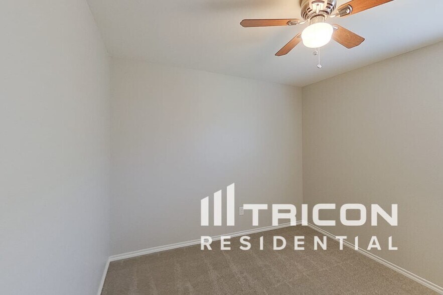 Building Photo - 848 Glover Dr