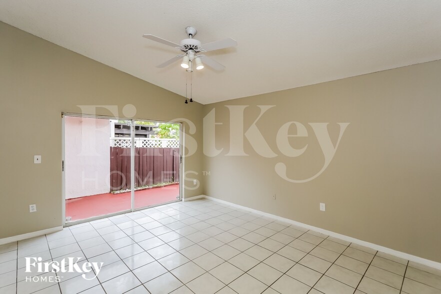 Building Photo - 1934 SW 123rd Ave