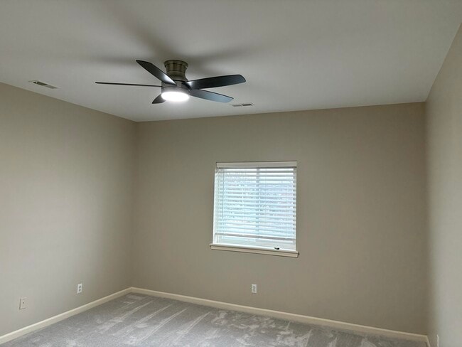 Building Photo - 227 Main St