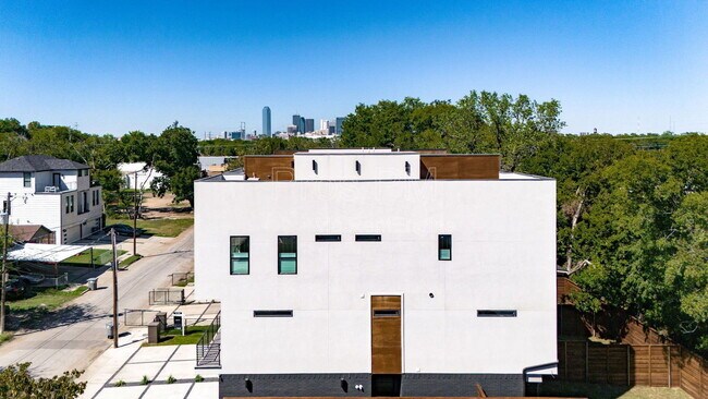 Building Photo - 410 Avenue L