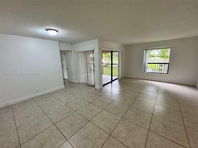 Building Photo - 3817 Cocoplum Cir