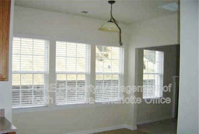 Building Photo - 7227 Tanners Creek Dr