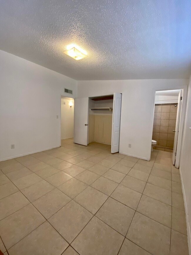 Building Photo - 10457 Omega Cir
