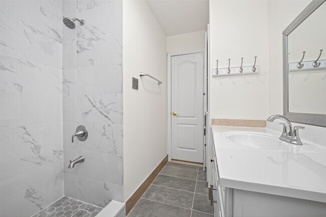 Building Photo - 7950 Longridge Dr
