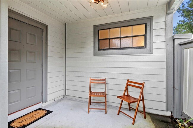 Building Photo - 2542 Bedford Mews Dr