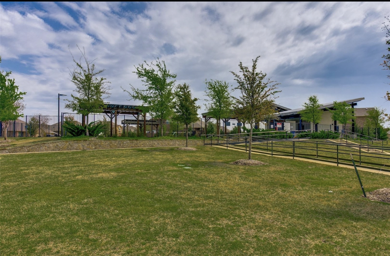 Building Photo - 3057 Maverick Dr