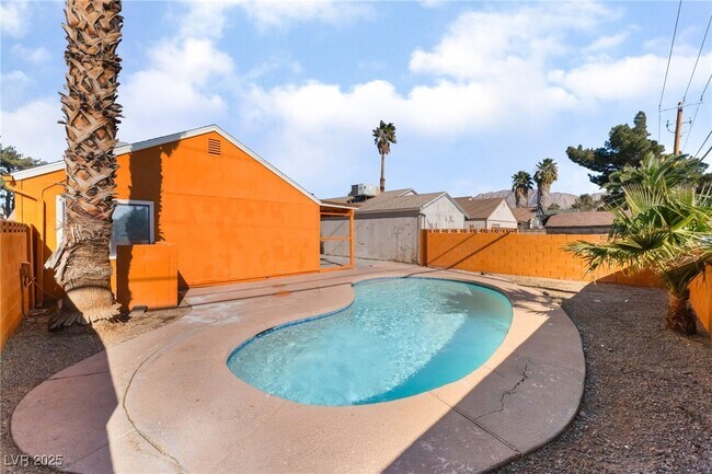 Building Photo - 5453 Requa Ave