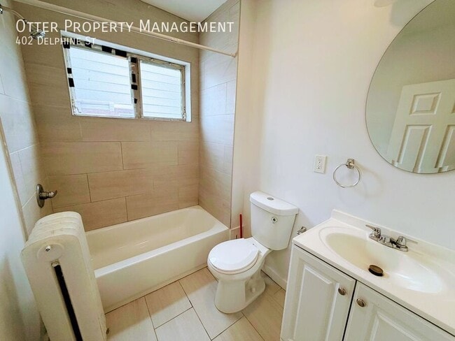 Building Photo - 402 Delphine St