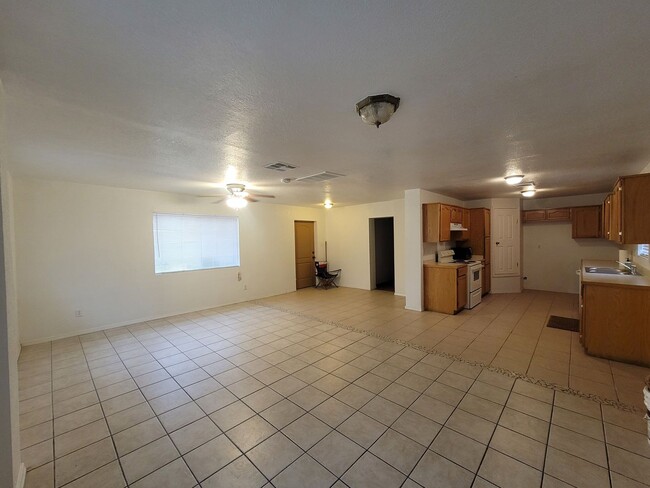 Building Photo - Ready to View!!