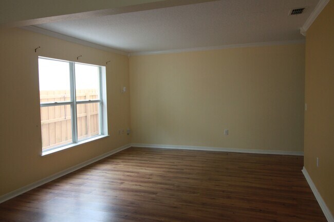 Building Photo - 116 King Arthur Ct