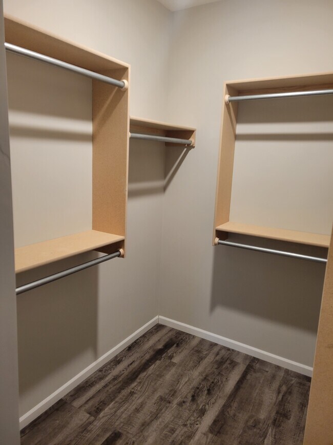 Building Photo - 1309 N Azena St