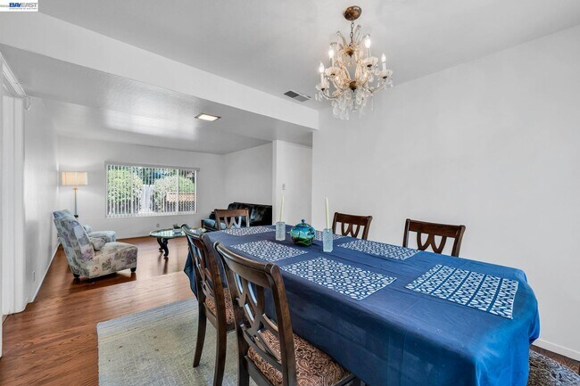 Building Photo - 1810 Boxwood Dr