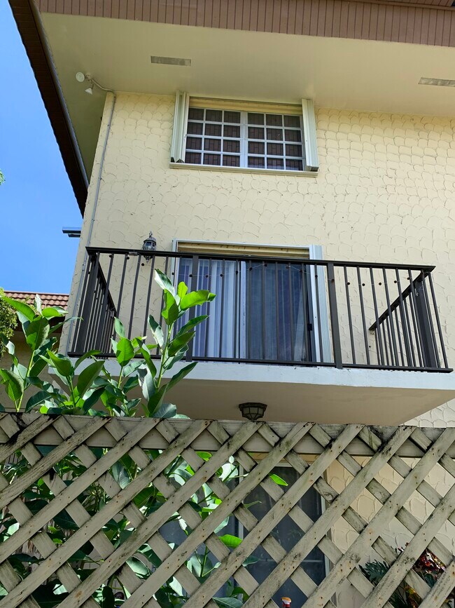 Building Photo - 8650 SW 109th Ave