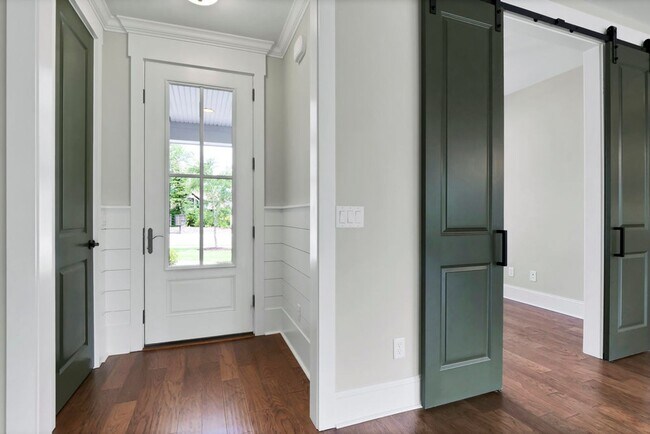 Building Photo - CATHERINES' COVE - Located off Bayshore Dr...