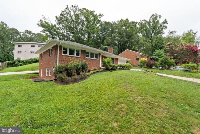 Building Photo - 7409 Aspen Ave